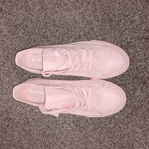 Women's Canvass Sneakers